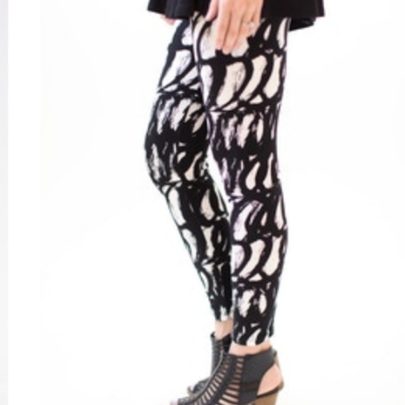 agnes dora pants fades of gray agnes dora leggings nwt black fades of gray